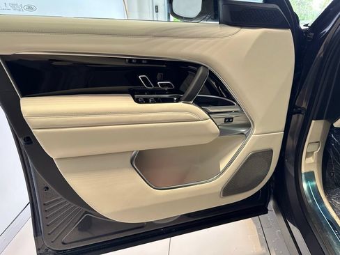 New 2025 Land Rover Range Rover Autobiography AWD/4WD image 28