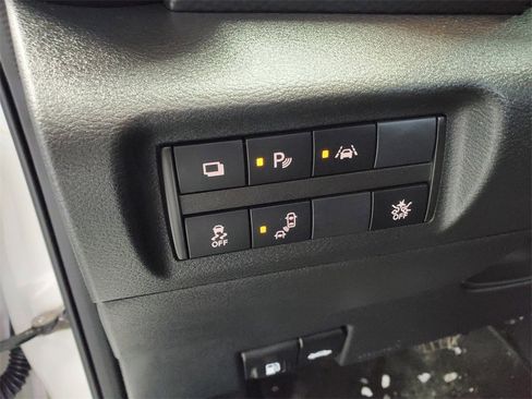 Used 2020 Nissan Kicks S image 10