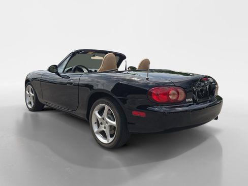 Used 2002 MAZDA MX-5 Miata RWD image 3