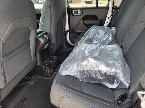 New 2025 Jeep Gladiator Willys image 13