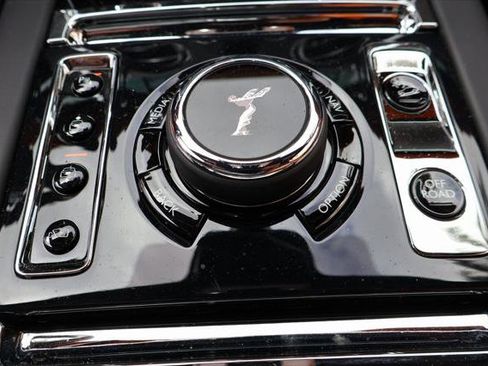 Certified 2025 Rolls-Royce Cullinan image 31