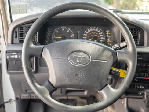 Used 1995 Toyota Land Cruiser AWD/4WD image 18