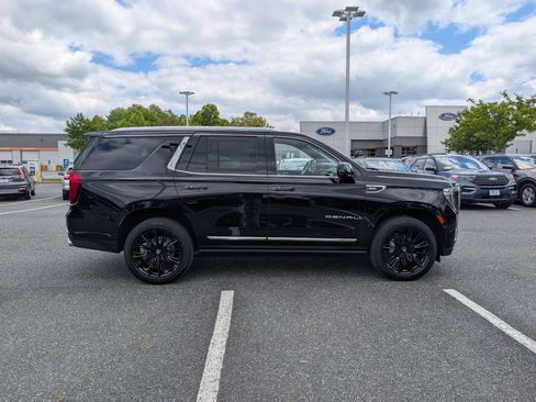 Used 2021 GMC Yukon Denali w/ Denali Premium Package AWD/4WD image 2