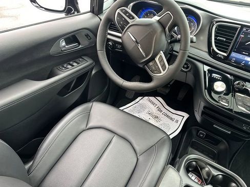New 2026 Chrysler Pacifica Select FWD image 16