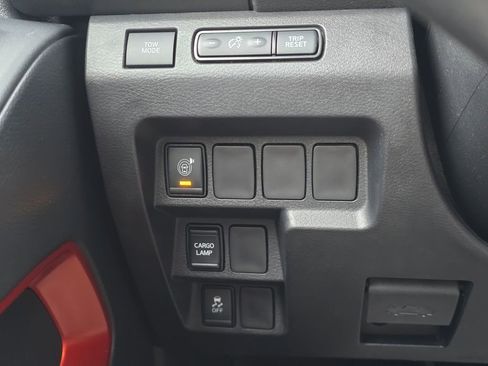 Used 2022 Nissan Frontier Pro-X w/ Technology Package image 17