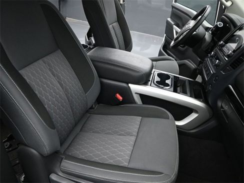 Used 2024 Nissan Titan SV w/ SV Convenience Package image 27