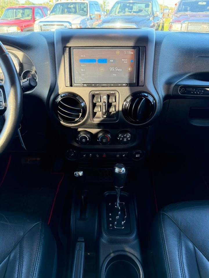 Used 2015 Jeep Wrangler Unlimited Sahara AWD/4WD image 21