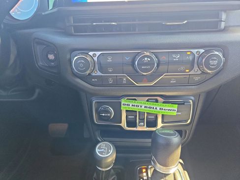 New 2025 Jeep Gladiator Sport image 16