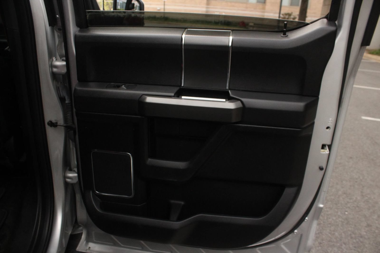 Used 2017 Ford F150 Lariat w/ Equipment Group 502A Luxury AWD/4WD image 24