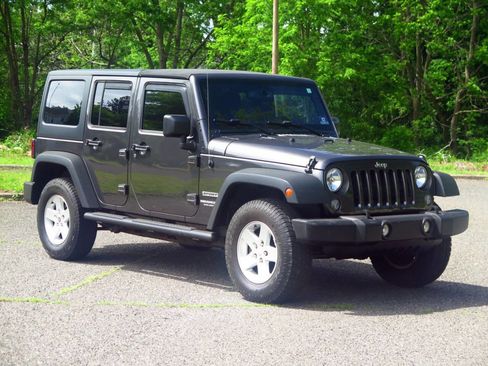 Used 2017 Jeep Wrangler Unlimited Sport w/ Quick Order Package 24S AWD/4WD image 6