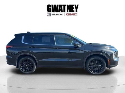 Used 2023 Mitsubishi Outlander SE AWD/4WD image 2