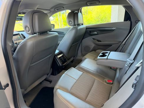 Used 2014 Chevrolet Impala LT w/ Convenience Package image 21