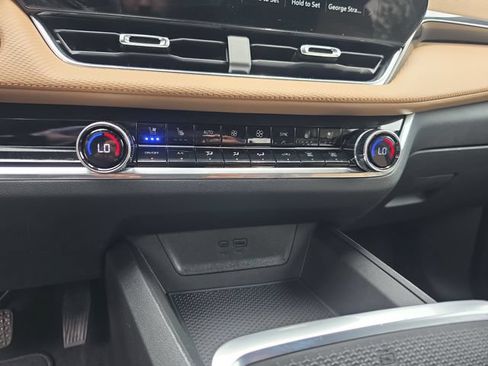 Used 2025 Chevrolet Equinox ACTIV w/ Safety and Technology Package FWD image 27