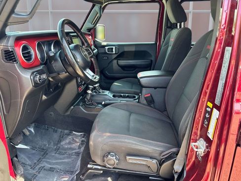 Used 2022 Jeep Gladiator Rubicon w/ LED Lighting Group AWD/4WD image 13