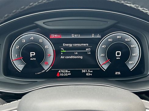 Used 2021 Audi Q8 Premium image 31