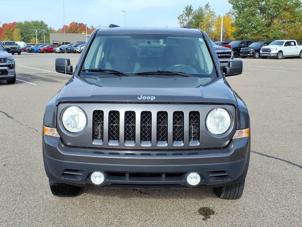 Used 2014 Jeep Patriot Latitude AWD/4WD image 2