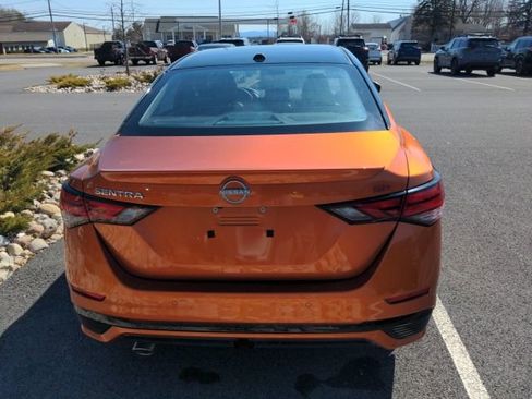 New 2025 Nissan Sentra SR w/ SR Premium Package FWD image 6