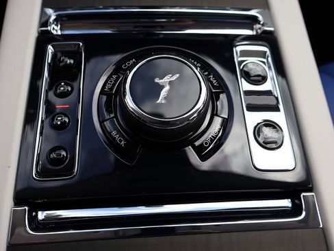 Certified 2023 Rolls-Royce Cullinan AWD/4WD image 28