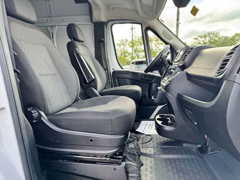 Used 2024 RAM ProMaster 2500 w/ Convenience Group FWD image 9