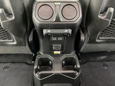Used 2025 Jeep Wrangler Unlimited Rubicon AWD/4WD image 17
