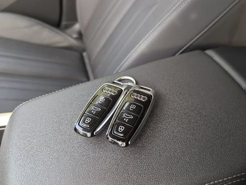 Used 2021 Audi e-tron Premium Plus w/ Premium Plus Package AWD/4WD image 29