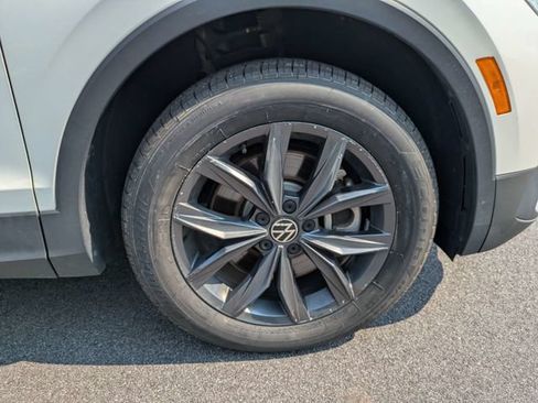 Used 2023 Volkswagen Tiguan SE AWD/4WD image 12