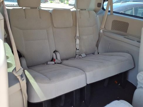 Used 2018 Dodge Grand Caravan SE FWD image 3