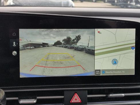 Used 2025 Hyundai Elantra SEL FWD image 17