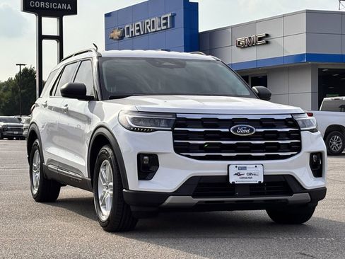 Used 2026 Ford Explorer Active w/ Active Comfort Package RWD image 2