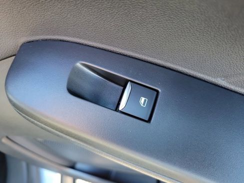 Used 2022 Ford Escape SE w/ SE Sport Appearance Package image 9