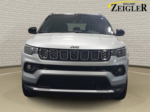 Used 2025 Jeep Compass Limited AWD/4WD image 2