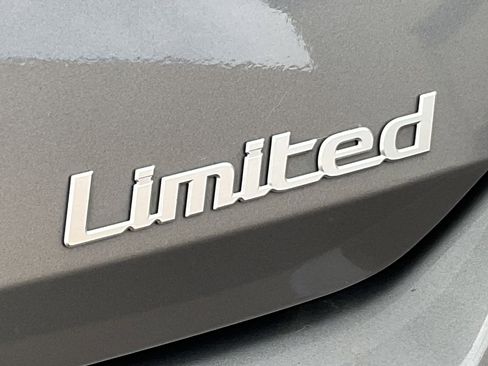 Used 2024 Hyundai Elantra Limited image 8