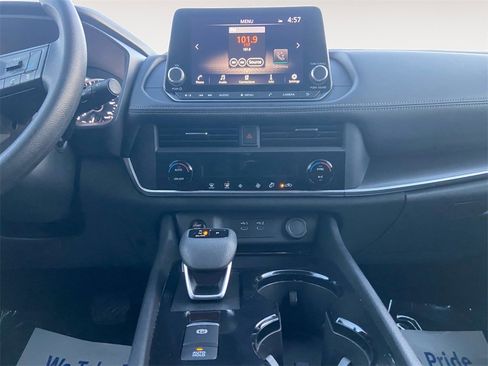 Used 2024 Nissan Rogue SV image 11