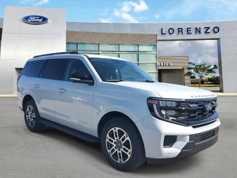 New 2026 Ford Expedition Active image 3