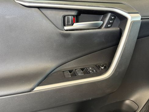 Used 2020 Toyota RAV4 Limited FWD image 12