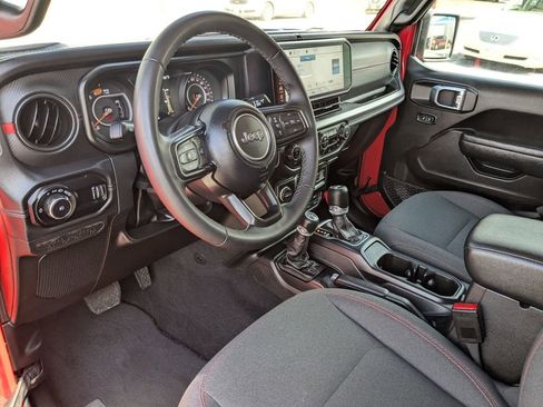 Used 2025 Jeep Wrangler Unlimited Rubicon image 14