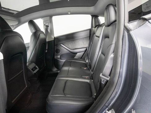 Used 2022 Tesla Model Y Long Range image 10