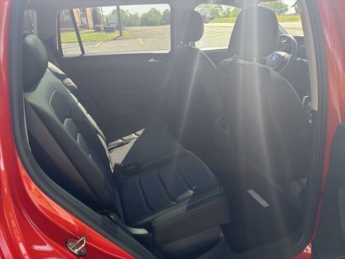 Used 2019 Volkswagen Tiguan SEL Premium image 12