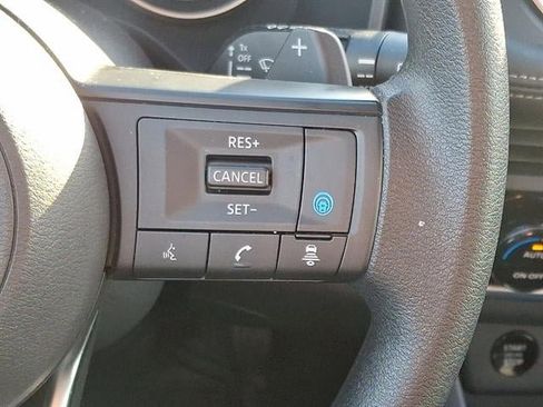 Used 2024 Nissan Rogue SV image 53