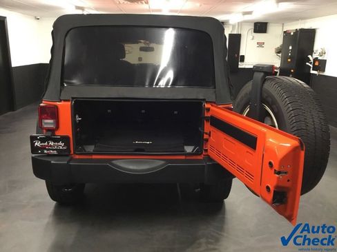Used 2015 Jeep Wrangler Unlimited Sport w/ Quick Order Package 24S AWD/4WD image 17