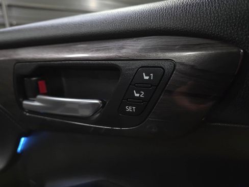 Used 2020 Toyota Highlander Limited image 32