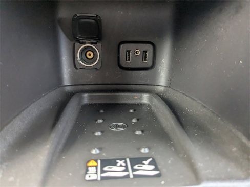 Used 2018 GMC Acadia Denali w/ Technology Package image 28