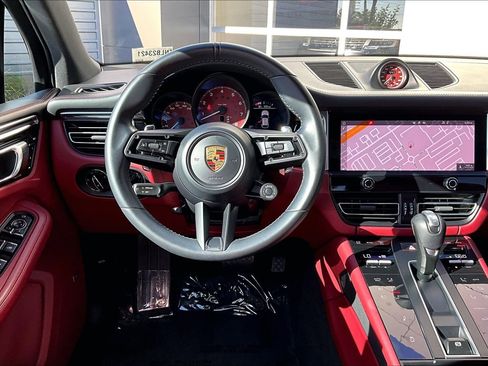 Used 2022 Porsche Macan S AWD/4WD image 5