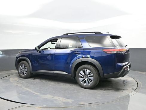 Used 2025 Nissan Pathfinder SV FWD image 8