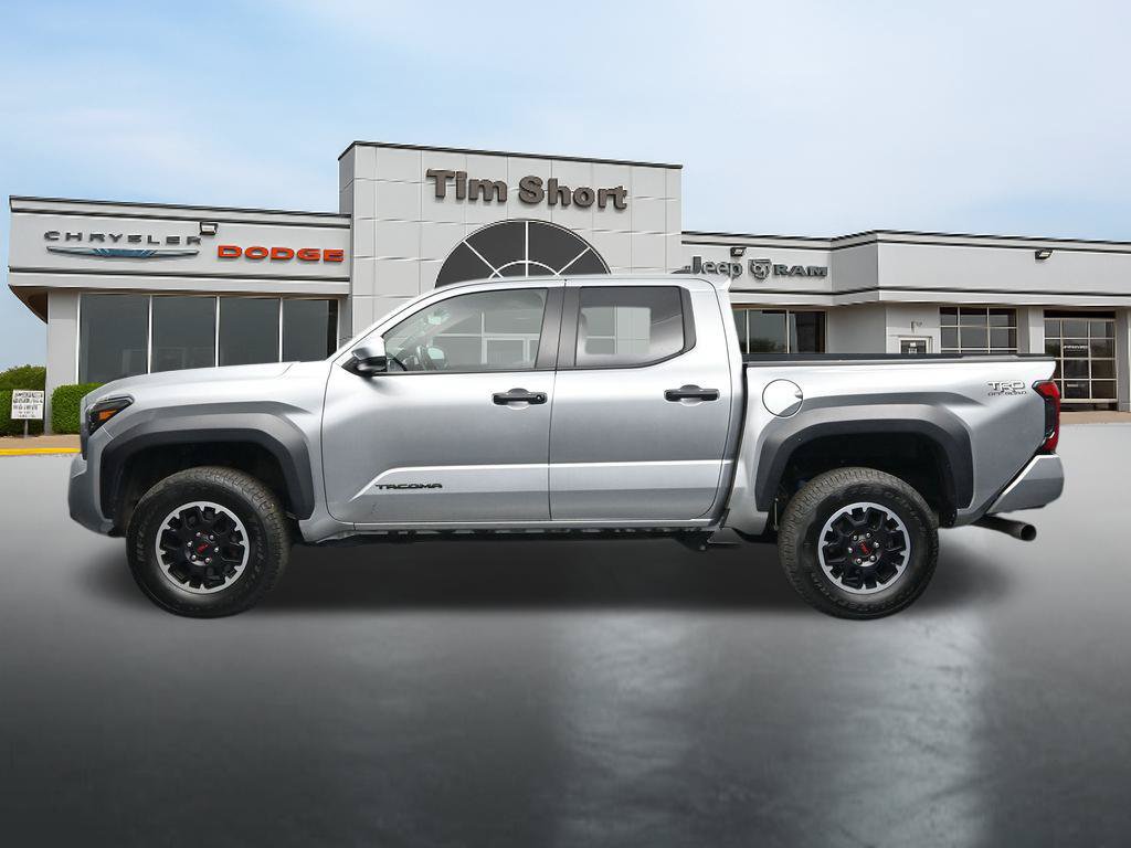 Used 2025 Toyota Tacoma TRD Off-Road AWD/4WD image 2