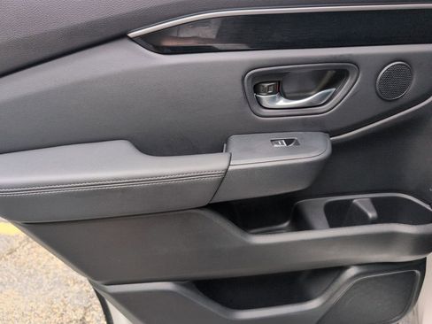 Used 2025 Honda Pilot EX-L image 36
