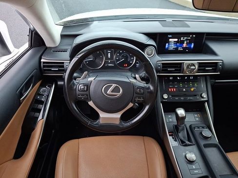 Used 2017 Lexus IS 300 w/ Premium Package image 11