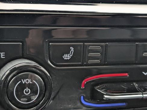 Used 2024 Jeep Grand Cherokee Limited w/ Black Appearance Package image 36