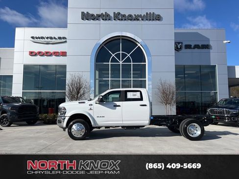 New 2026 RAM 4500 4x4 Crew Cab DRW image 2