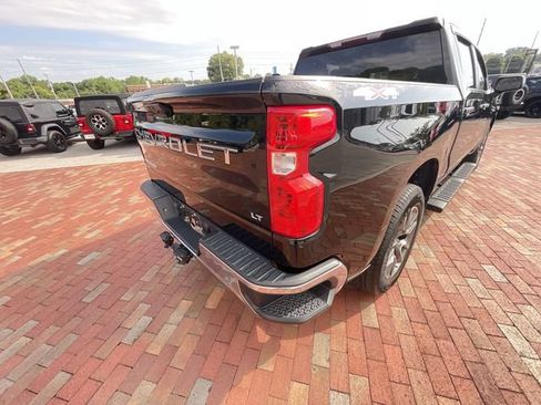 Used 2022 Chevrolet Silverado 1500 LT AWD/4WD image 35